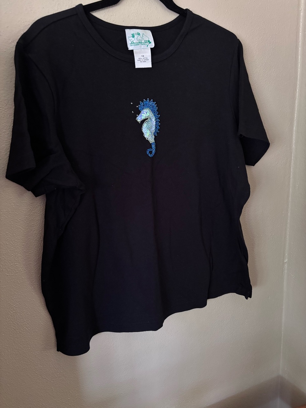 Quacker Factory 1X black cotton shirt with sequins,beaded seahorse